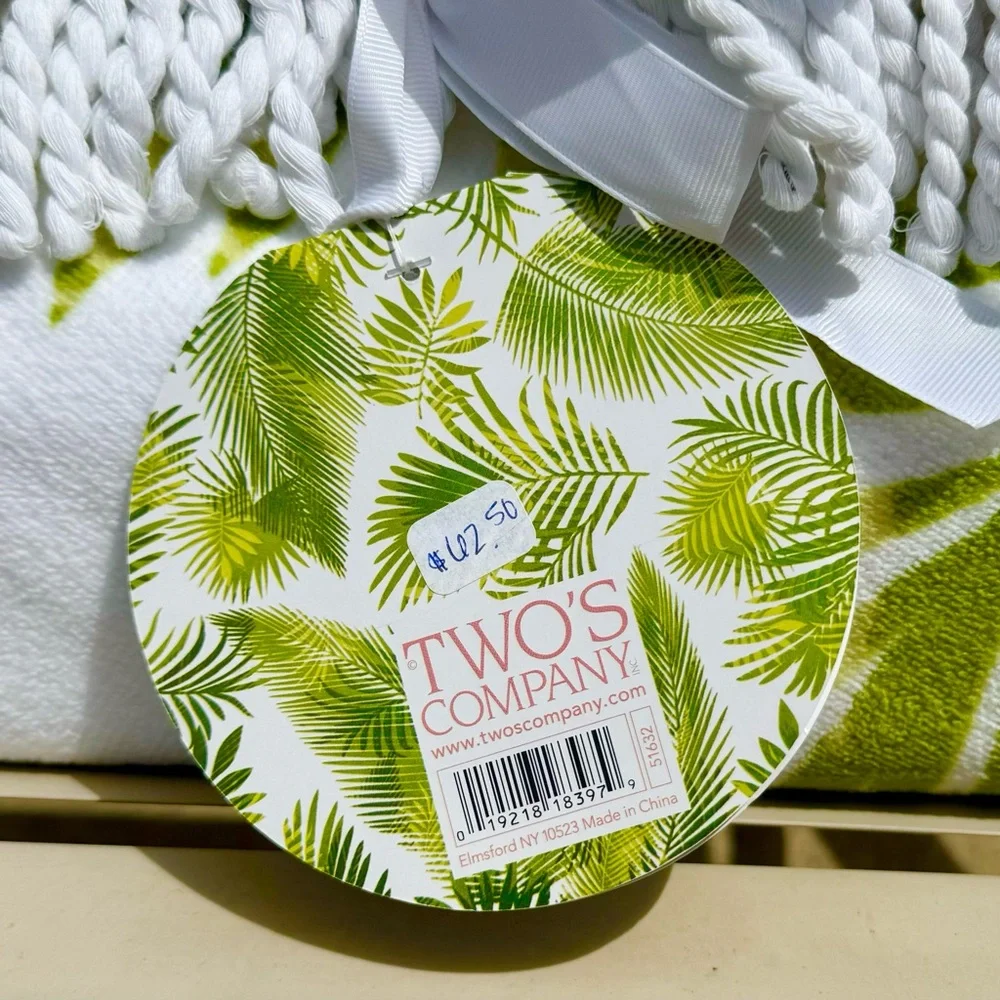 NWT Two’s Company Peaceful Palm Round Towel